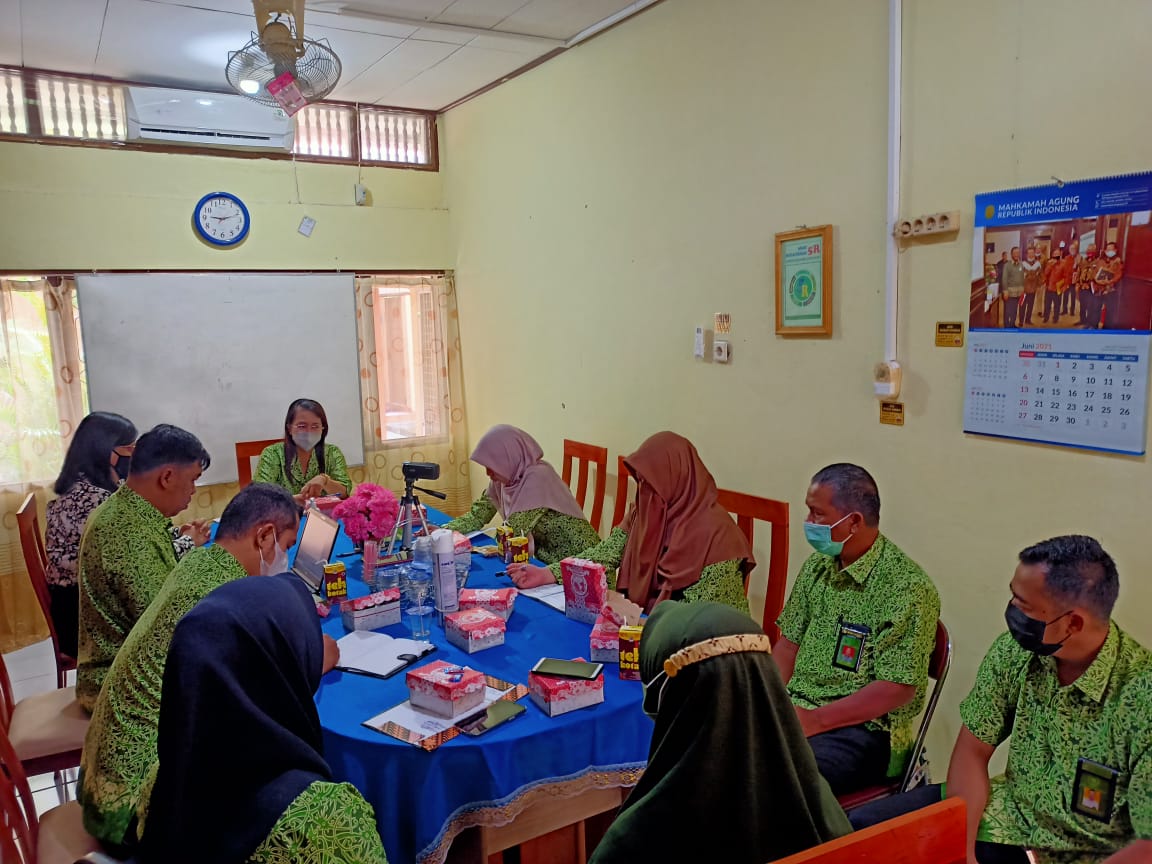 rapat kesekretariatan 2