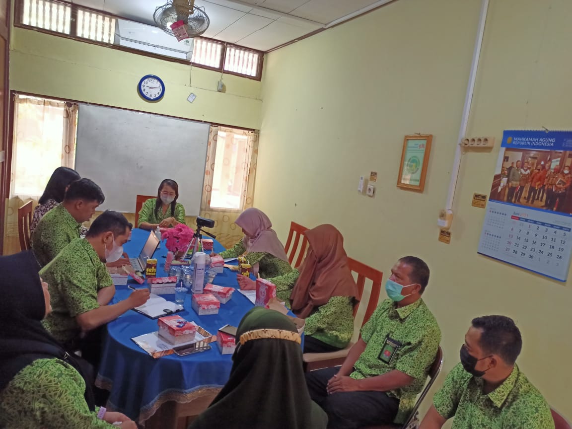 rapat kesekretariatan 3