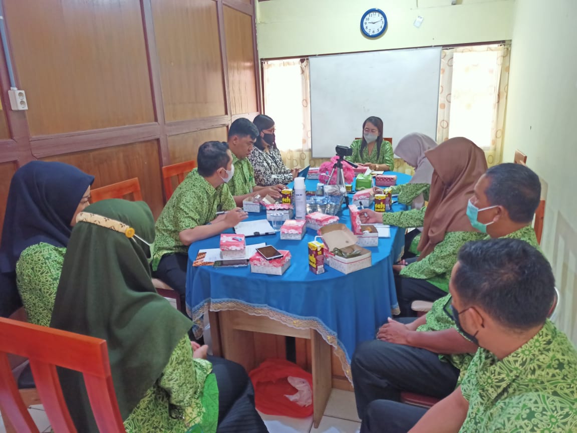 rapat kesekretariatan 4